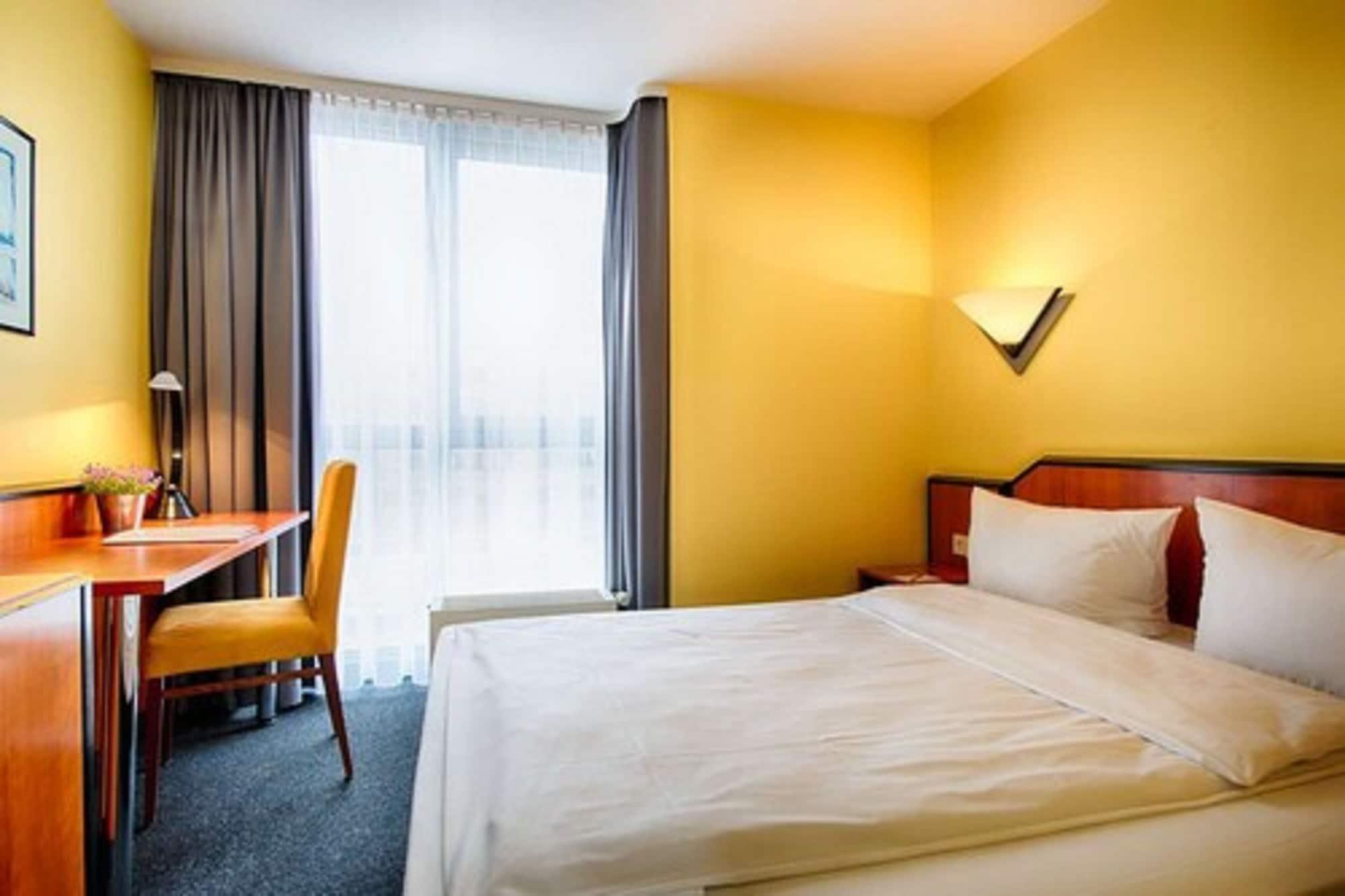 Achat Hotel Stuttgart Airport Messe Exteriör bild