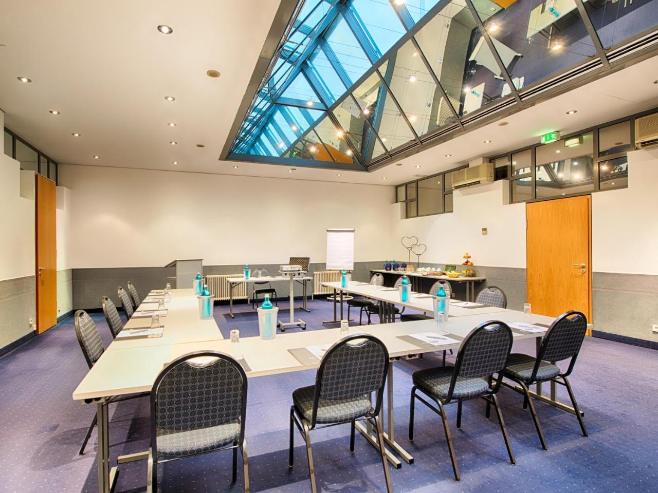 Achat Hotel Stuttgart Airport Messe Exteriör bild